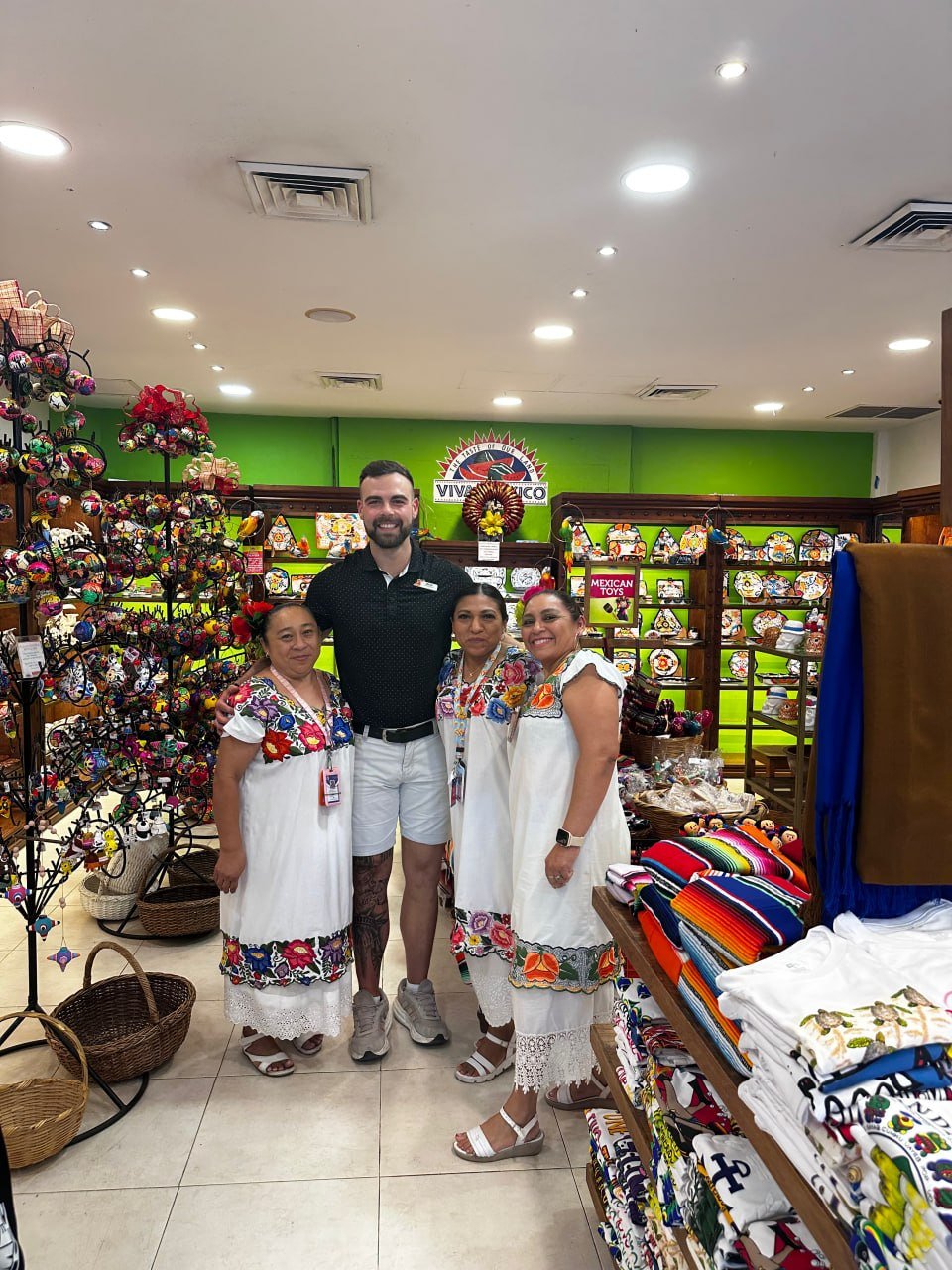 Viva Mexico Cozumel staff